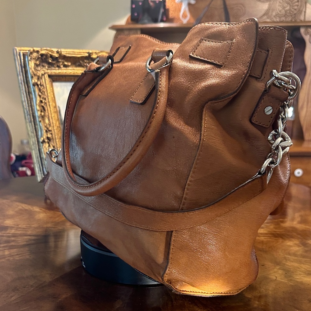 Micheal Kors Hampton Bag!! Still sells for 100-250
This bag keeps its value! - Picture 7 of 10